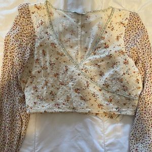 American Eagle Long sleeve floral top